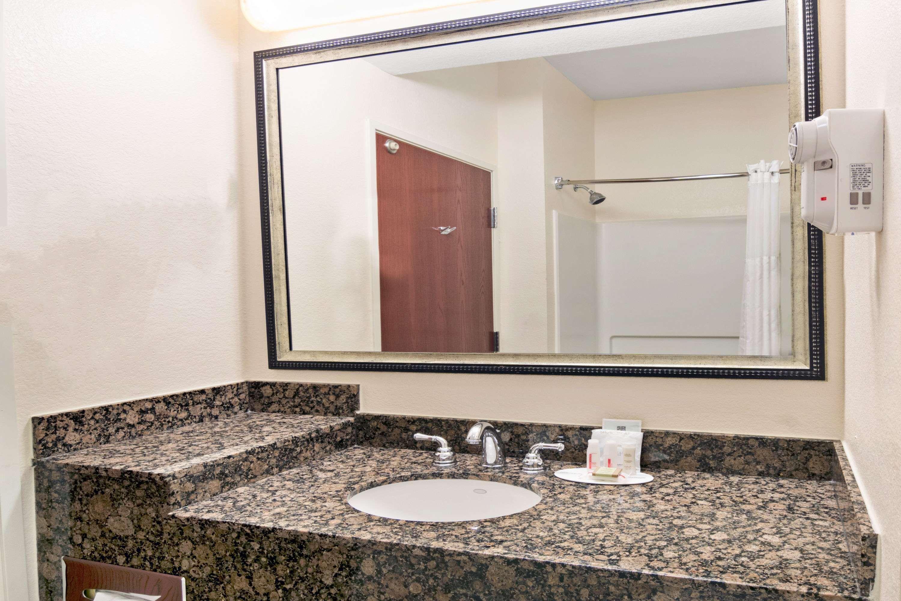 Super 8 By Wyndham Austin/Airport South Hotel Luaran gambar