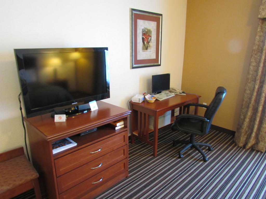 Super 8 By Wyndham Austin/Airport South Hotel Bilik gambar