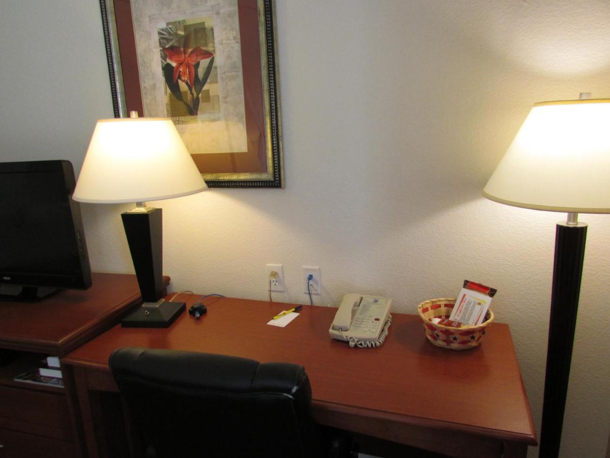 Super 8 By Wyndham Austin/Airport South Hotel Bilik gambar