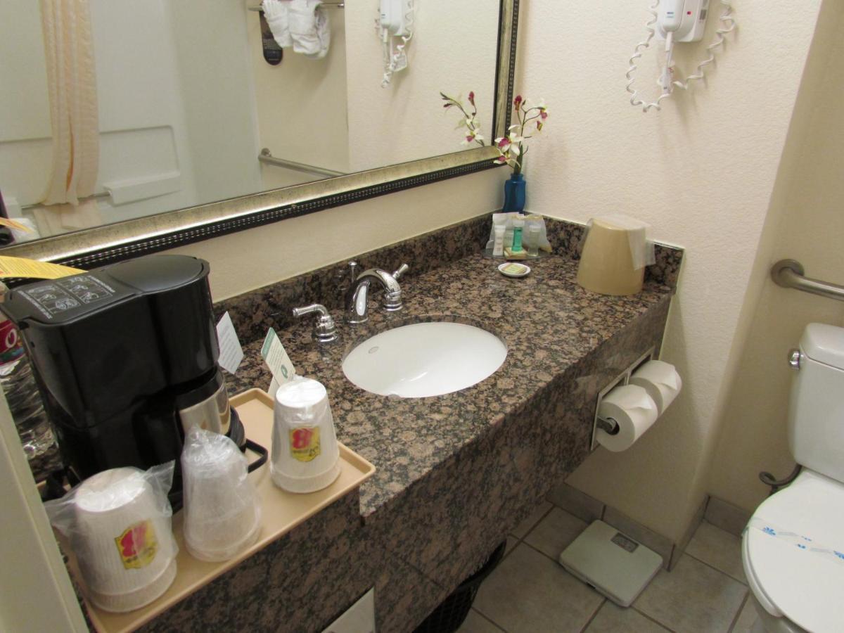 Super 8 By Wyndham Austin/Airport South Hotel Bilik gambar